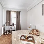 Exclusive In Center Free Parking Apartment