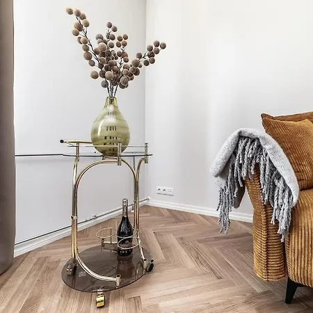 Exclusive In Center Free Parking Apartment