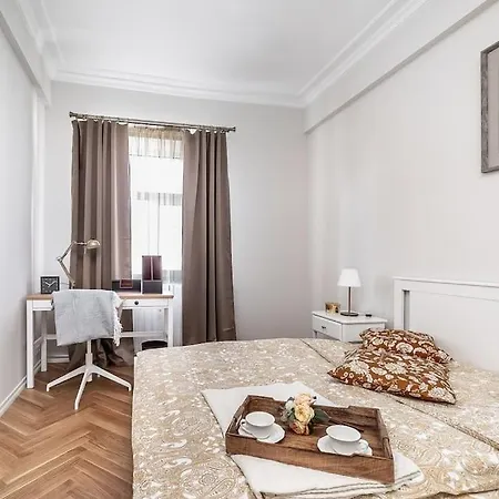 Exclusive In Center Free Parking Apartment
