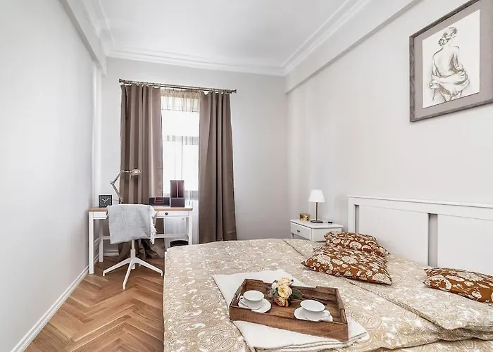 Exclusive In Center Free Parking Apartment